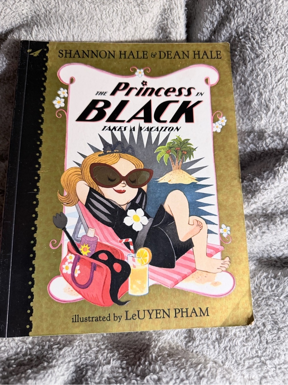 The Princess in Black Takes a Vacation by Shannon Hale & Dean Hale